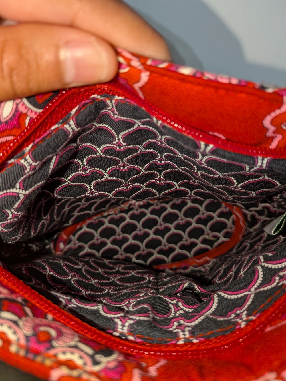 Vera Bradley "Hannah" Frankley Scarlet Floral Handbag - Picture 5 of 8